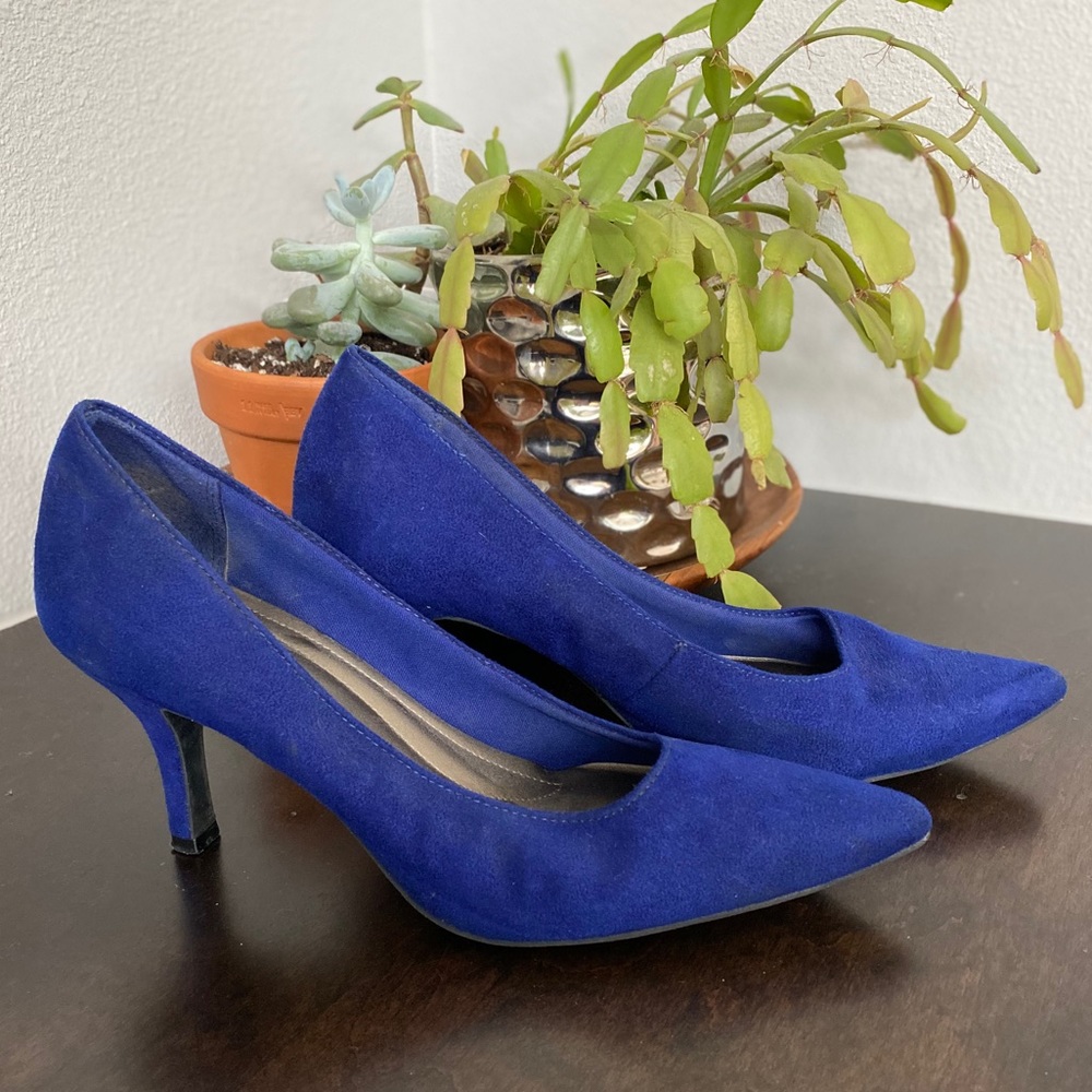 Comfort Plus by Predictions Blue Suede Pumps